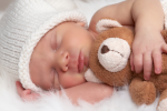 Có cách nào giúp trẻ sơ sinh ngủ xuyên đêm? 