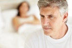 Ngoài tuổi tác, điều gì gây suy giảm ham muốn tình dục?