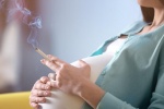 Bà bầu hút thuốc lá gây hại cho thai nhi thế nào?