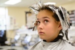 Cho trẻ nhỏ nhuộm tóc có hại gì? 