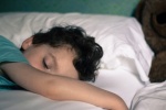 Tại sao trẻ bị hen suyễn và dị ứng nặng hơn vào ban đêm?