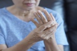 5 bài tập đơn giản để giảm đau khớp ngón tay