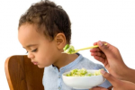 Trẻ biếng ăn, kén ăn: Bố mẹ nên làm gì?