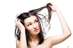 6 nguyên nhân bất ngờ khiến tóc bị bết dầu