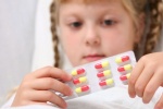 Những nguyên nhân gây ngộ độc thuốc ở trẻ em