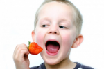 Trẻ bị thiếu máu nên ăn uống thế nào?