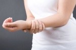 Đau nhức cánh tay ở người bị đái tháo đường, điều trị thế nào?