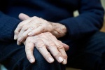 Bệnh đường ruột làm tăng nguy cơ dẫn đến Parkinson