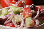 Cách làm salad kiểu Địa Trung Hải tươi mát cho ngày Hè