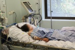 Sốt cao kèm tiêu chảy, người phụ nữ nguy kịch vì viêm não mô cầu