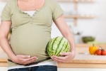 Vì sao bà bầu nên ăn dưa hấu?