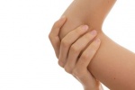 Điều trị eczema ở khuỷu tay như thế nào?