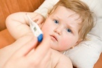 Làm thế nào để hạ sốt cho trẻ mà không cần dùng thuốc?
