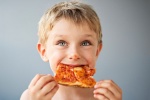 Trẻ bị sởi muốn khỏi nhanh cần ăn gì và tránh ăn gì?