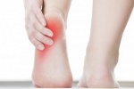 Cần làm gì để giảm đau khi bị viêm cân gan chân?