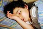 Bố mẹ hút thuốc lá khiến trẻ có nguy cơ ngủ ngáy!