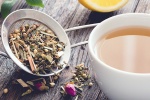 Cẩn trọng khi uống trà thảo dược để giảm táo bón