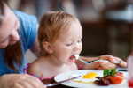 Trẻ em ăn trứng hàng ngày có sao không? 