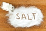 4 triệu chứng cho thấy bạn đang ăn quá nhiều muối