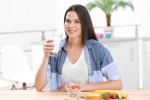 Uống sữa giàu protein vào bữa sáng có thể giúp kiểm soát đường huyết