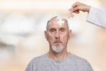 Phát hiện bệnh Alzheimer sớm bằng cách khám mắt