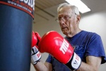 Kiểm soát bệnh Parkinson dễ dàng nhờ chăm tập boxing