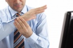 Dân văn phòng nên làm gì để ngăn ngừa hội chứng ống cổ tay?