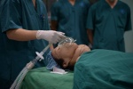 Giải cứu bệnh nhân có u bướu cổ khổng lồ nặng 4kg