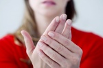 7 lý do khiến bàn tay luôn bị lạnh