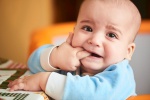 Có nên dùng gel giảm đau khi mọc răng cho bé? 
