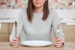 8 lý do bạn nhanh thấy đói dù vừa mới ăn xong