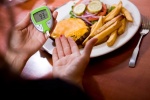Tăng đường huyết đột ngột sau khi ăn có nguy hiểm không?