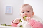 Tại sao trẻ ăn nhiều rau mà vẫn bị táo bón?