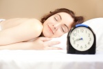 Nằm ngủ nghiêng bên phải hay bên trái tốt hơn cho sức khỏe?