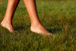 Đi chân đất, đi chân trần: 10 điều không ngờ xảy ra với cơ thể!