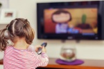 Trẻ mầm non xem TV ngủ kém: Xem bao nhiêu là đủ?