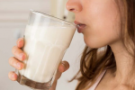 Nên uống sữa nóng hay lạnh: So sánh ưu, nhược điểm của từng loại