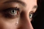 Làm sao để điều trị tình trạng chảy nước mắt liên tục?