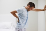 Vừa đau tinh hoàn vừa đau lưng là dấu hiệu của bệnh gì?