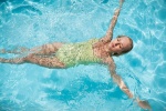 Lời khuyên cho người mắc bệnh vẩy nến khi đi bơi