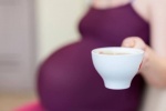 Thêm lý do để không uống cà phê khi đang mang thai