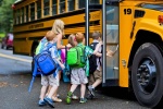 Trẻ đi học bằng xe bus: Nên dạy con những gì?