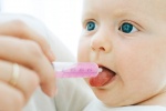 Trẻ bị chảy nước mũi màu xanh: Nên điều trị thế nào?