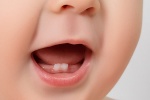Video: Dấu hiệu trẻ mọc răng mẹ nên biết