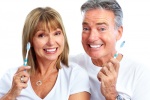 Người già nên chăm sóc răng miệng thế nào để hạn chế sâu răng, mất răng?