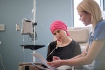 Làm sao khắc phục tác dụng phụ khi điều trị ung thư bằng hóa trị?