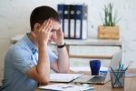 5 nguyên nhân khiến dân văn phòng thường xuyên đau đầu