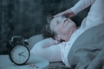 Tại sao người cao tuổi thường bị mất ngủ, khó ngủ? 
