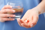 Điều gì xảy ra khi thường xuyên uống thuốc giảm đau khi bị viêm khớp?