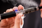 Hút thuốc lá điện tử làm tăng nguy cơ mắc bệnh phổi mạn tính